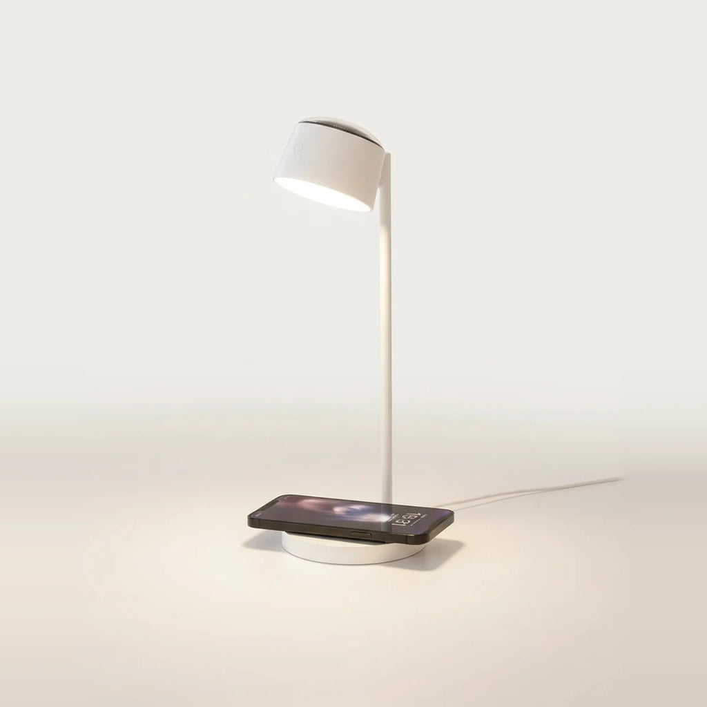 Lampe de chevet avec chargeur à induction magnétique, photo sur fond clair