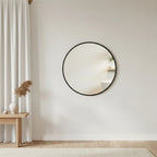Miroir salle de bain rond Ø 70 cm, cadre en métal noir, mise en situation dans une salle de bain