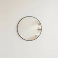 Miroir salle de bain rond Ø 70 cm, cadre en métal noir, photo sur fond clair