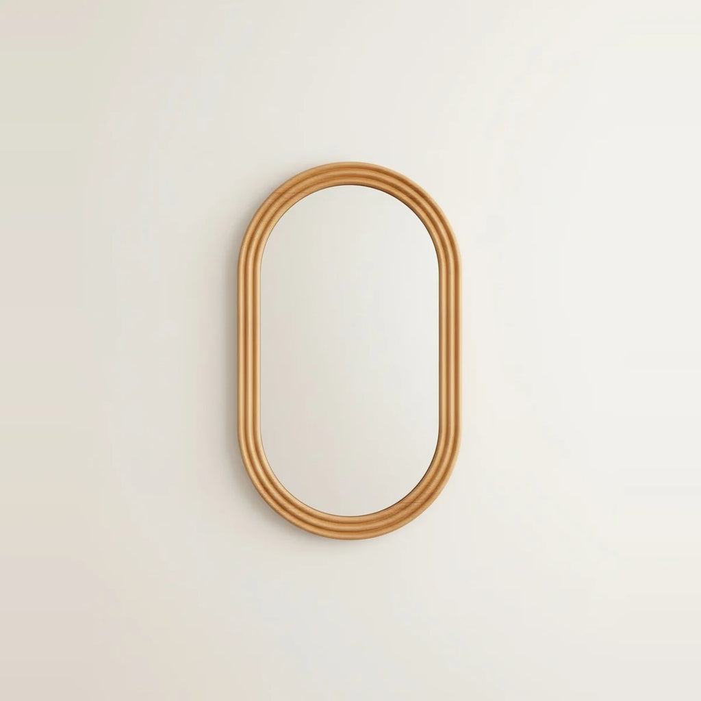 Miroir ovale bois massif 40 × 60 cm, photo sur fond clair