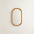 Miroir ovale bois massif 40 × 60 cm, photo sur fond clair