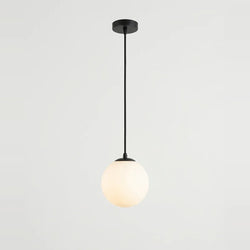 Suspension boule blanche en verre, Ø 10 à 18 cm – Ø 10 cm, photo sur fond clair