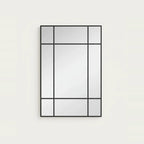Miroir verrière noir style fenêtre 90 × 60 cm en métal, photo sur fond clair